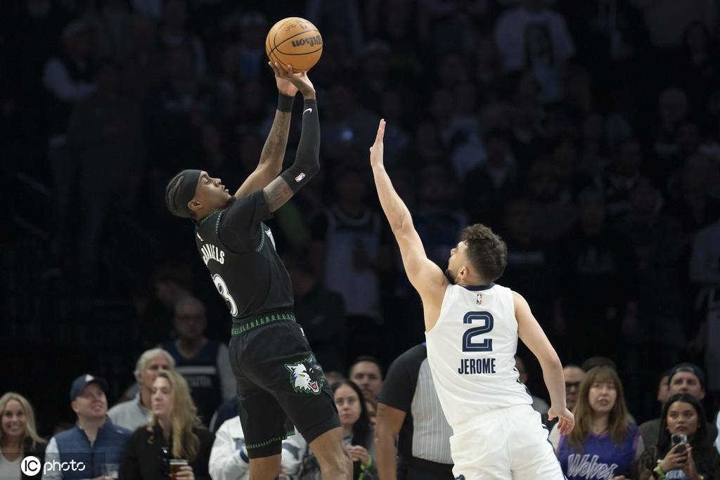 爱德华兹41+6兰德尔23+11 森林狼逆转灰熊取4连胜